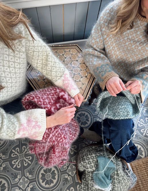 Hovedbilde Fryd Sweater av knitbyRoen & ...